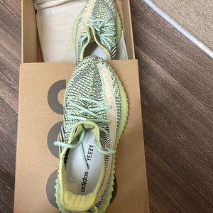 Yeezy “Yeezreel” (7.5 in men)